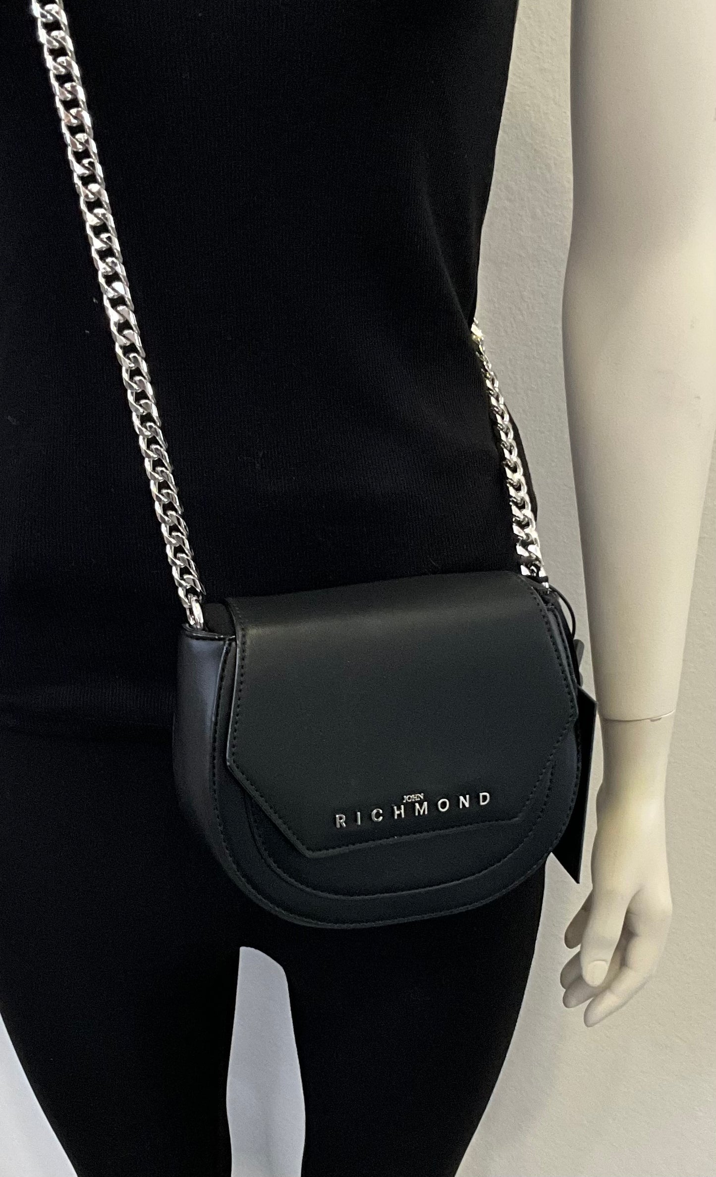 John Richmond Tasche schwarz silberne Kette