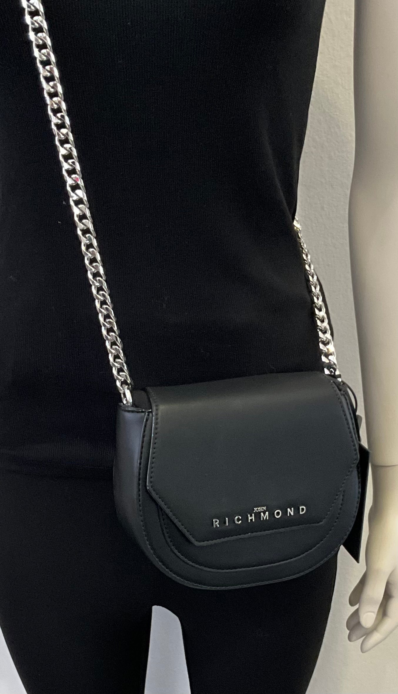 John Richmond Tasche schwarz silberne Kette