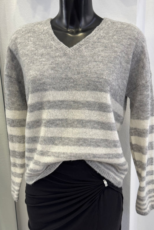 Lieblingsstück Pulli hellgrau mit weiß