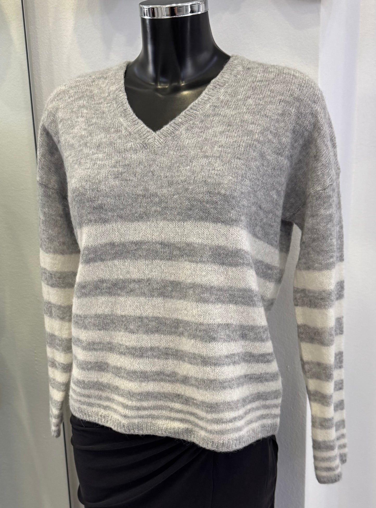 Lieblingsstück Pulli hellgrau mit weiß