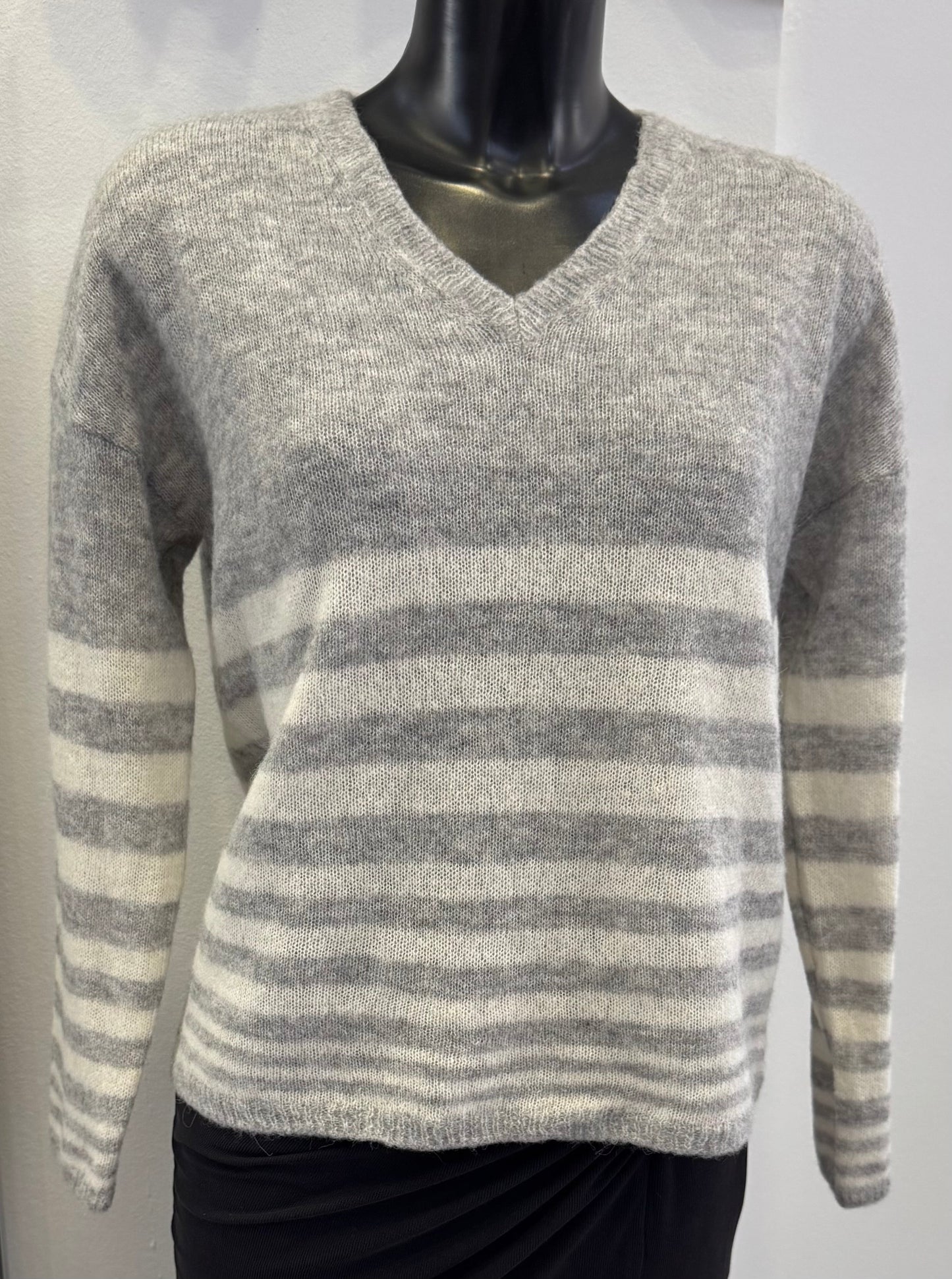 Lieblingsstück Pulli hellgrau mit weiß